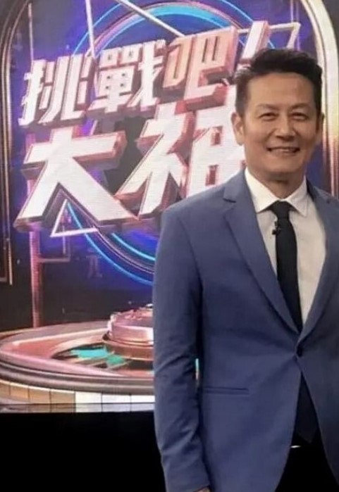 清纯反差小骚货在厨房撅着屁股勾引两个哥哥玩3p - OWOAV